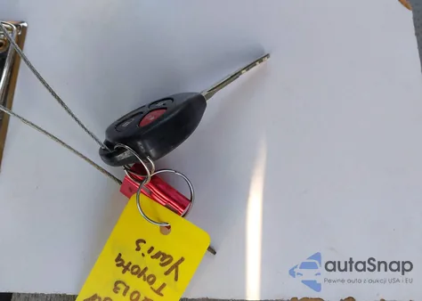 2013 Toyota Yaris Le z USA, uszkodzony, nr VIN JTDKTUD31DD546848